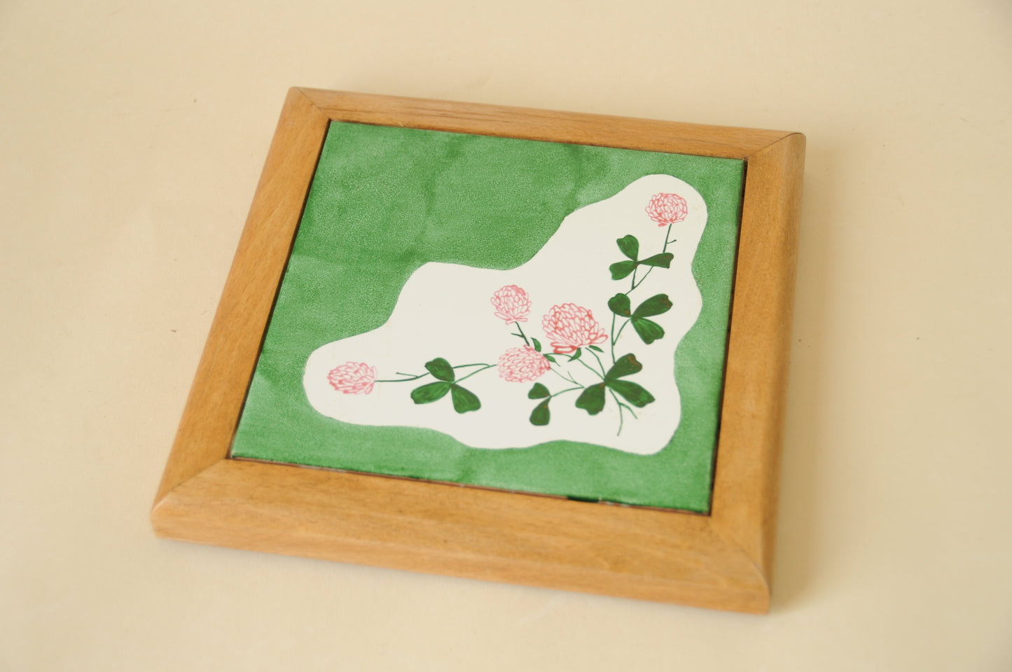 DESSOUS DE PLAT CARREAU DE CERAMIQUE VERT MOTIF FLORAL