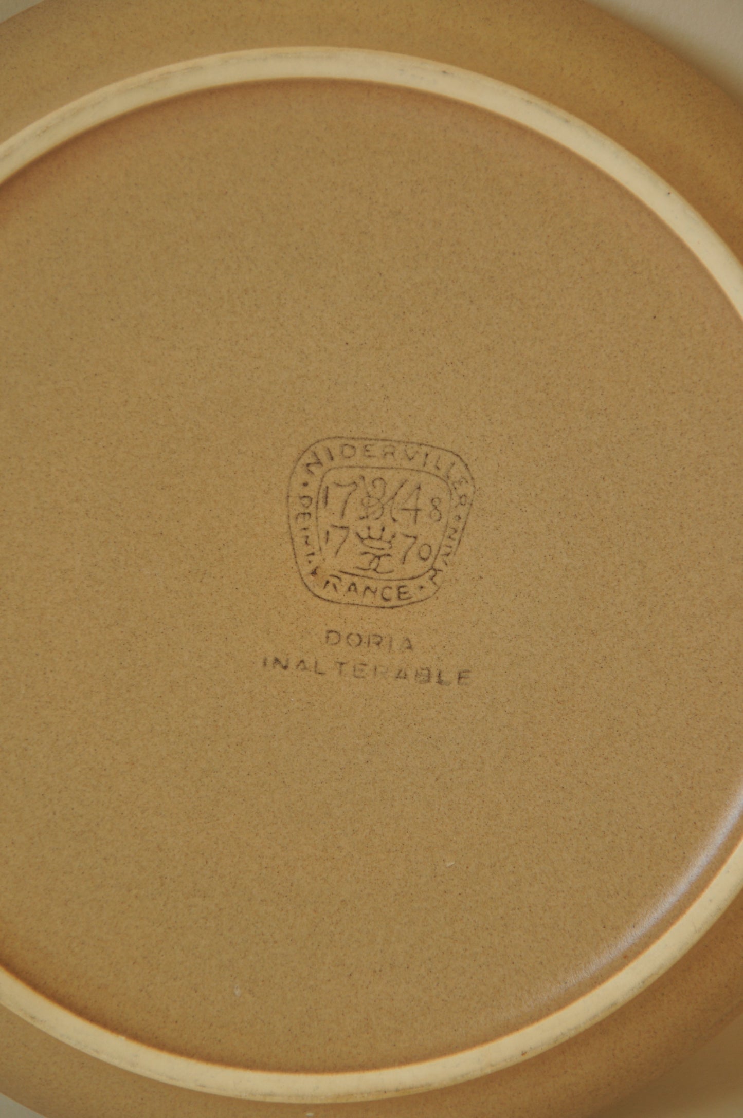 ASSIETTE PLATE A DESSERT EN GRÈS - NIDERVILLER, MODÈLE "DORIA" - ANNÉES 70