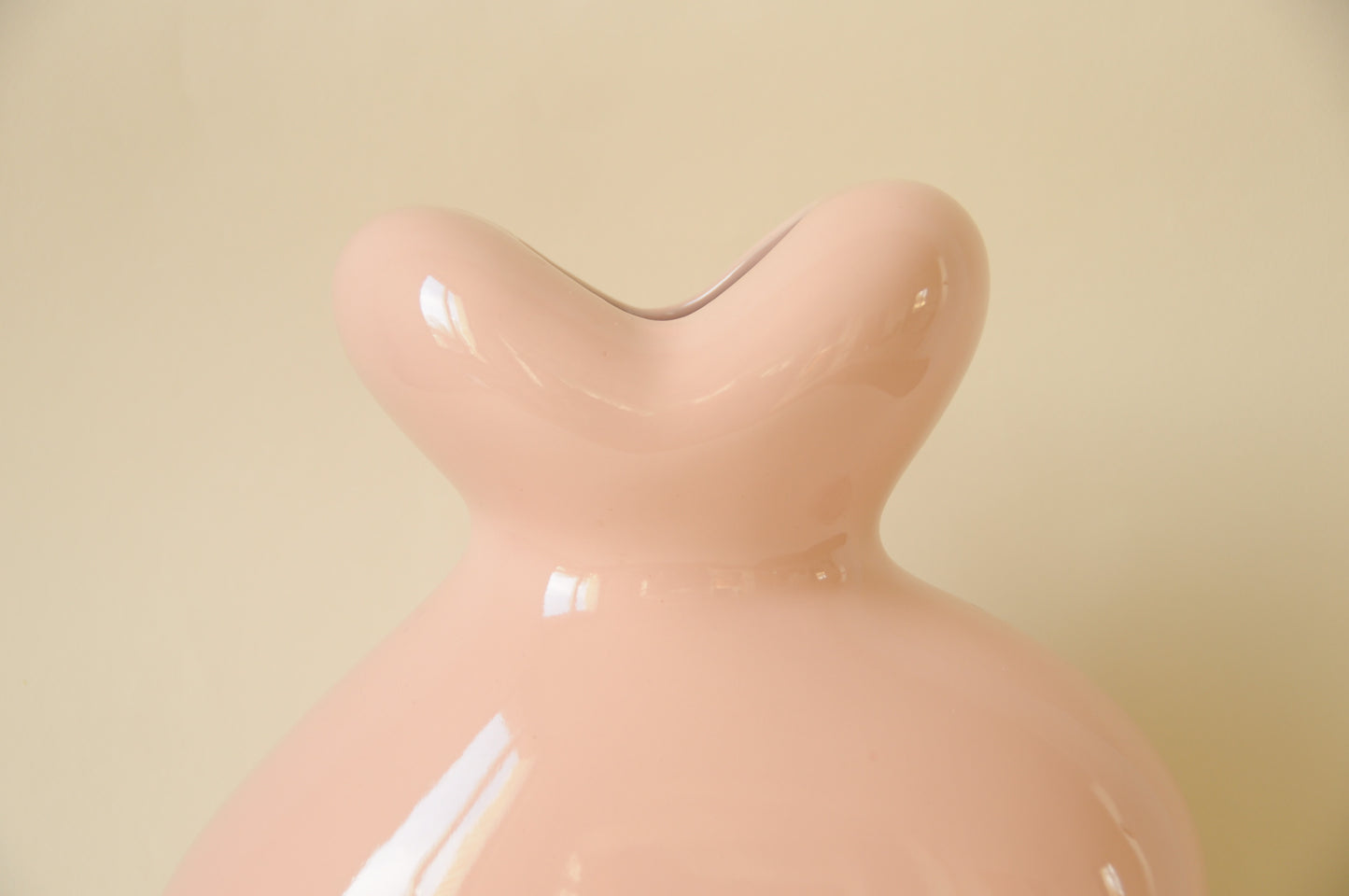 VASE DESIGN FORME LIBRE EN CERAMIQUE ROSE