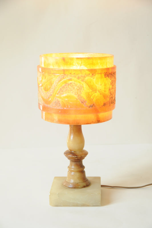 LAMPE EN ALBÂTRE MIEL AVEC DECOR FLORAL