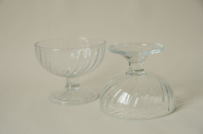 COUPE À DESSERT SUR PIED EN VERRE STRIÉ