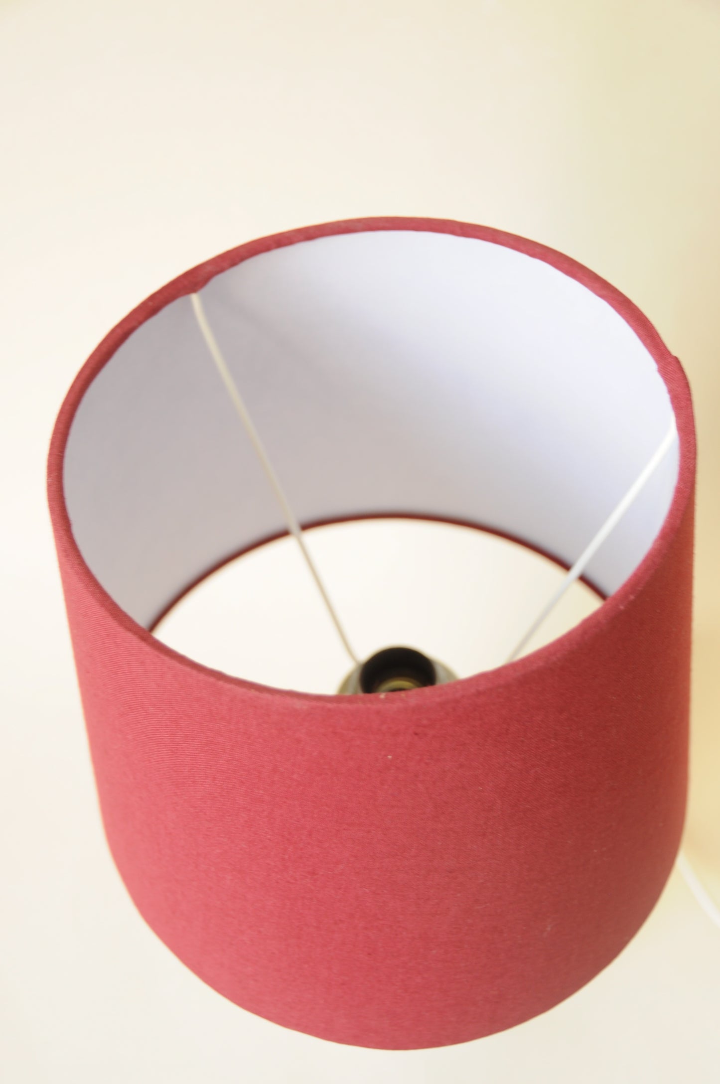 LAMPE DECOR COQ EN CERAMIQUE BLANC ROUGE BORDEAUX