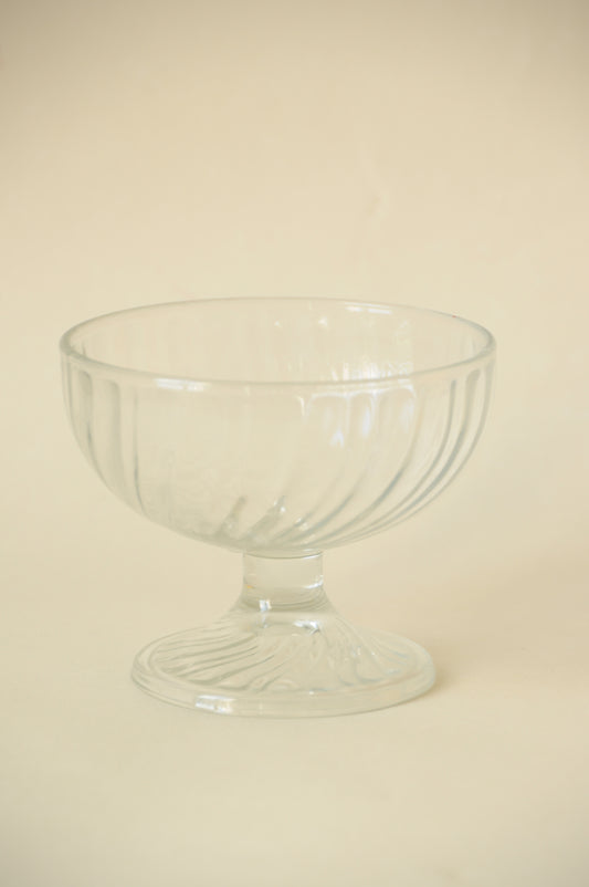 COUPE À DESSERT SUR PIED EN VERRE STRIÉ