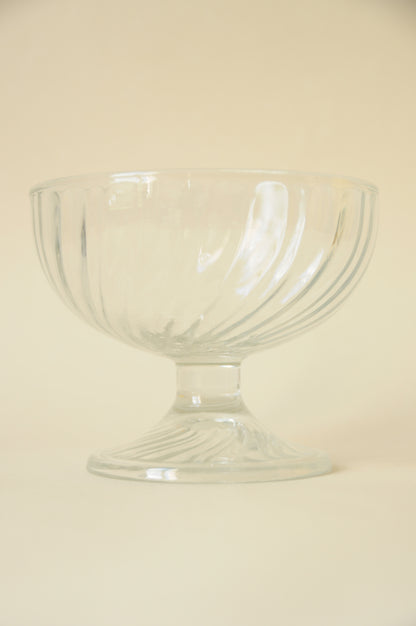 COUPE À DESSERT SUR PIED EN VERRE STRIÉ