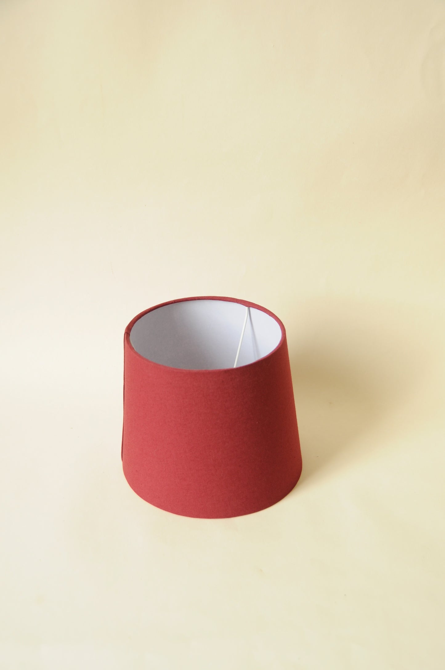 ABAT-JOUR CONIQUE UNI ROUGE BORDEAUX