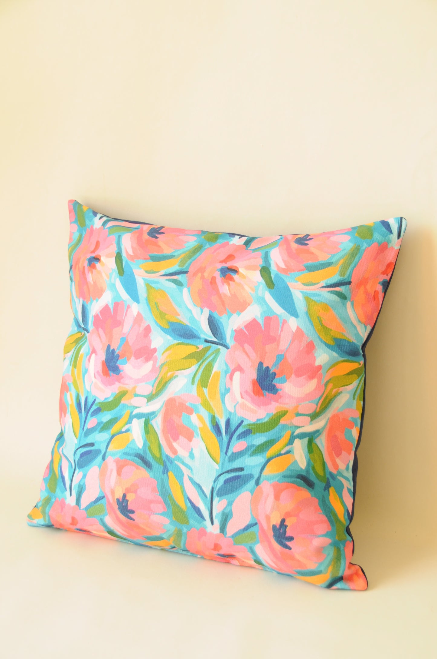 COUSSIN IMPRIMÉ MOTIF FLORAL MULTICOLORE