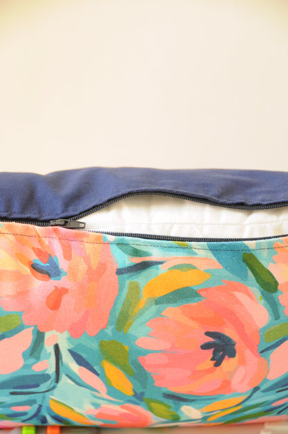 COUSSIN IMPRIMÉ MOTIF FLORAL MULTICOLORE