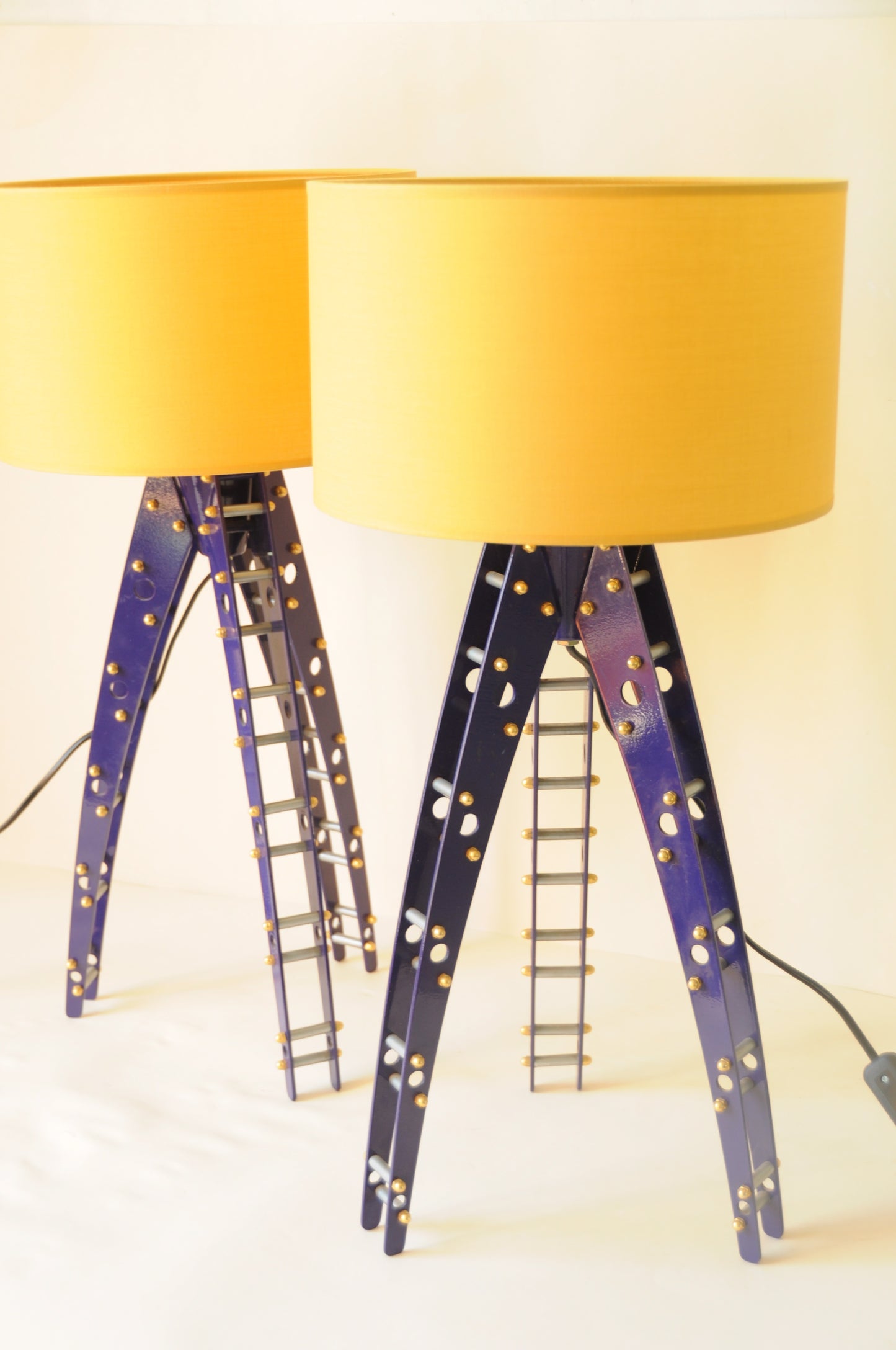 LAMPE MECCANO BLEU ELECTRIQUE ET ABAT JOUR JAUNE