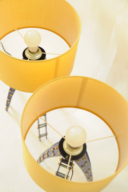 LAMPE MECCANO BLEU ELECTRIQUE ET ABAT JOUR JAUNE